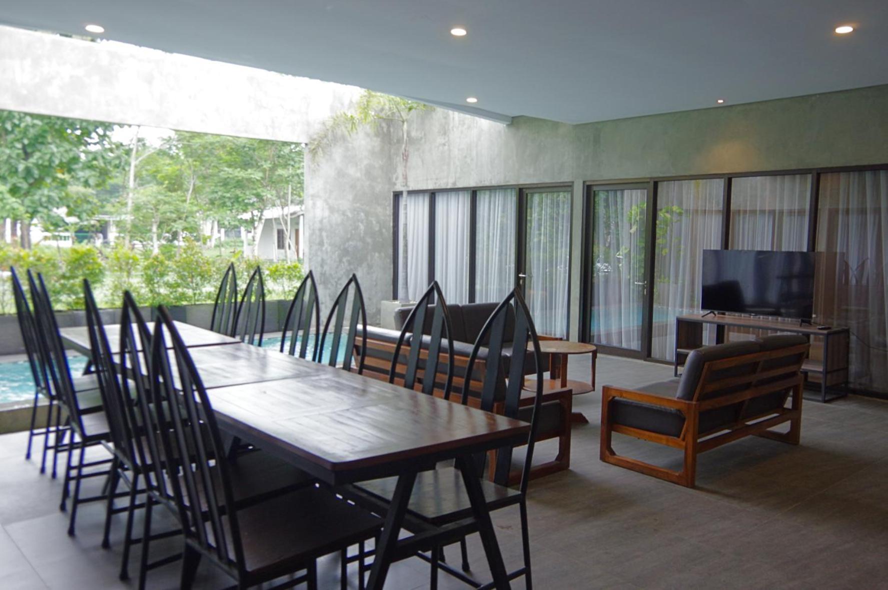 The Westlake Hotel&resort Yogyakarta