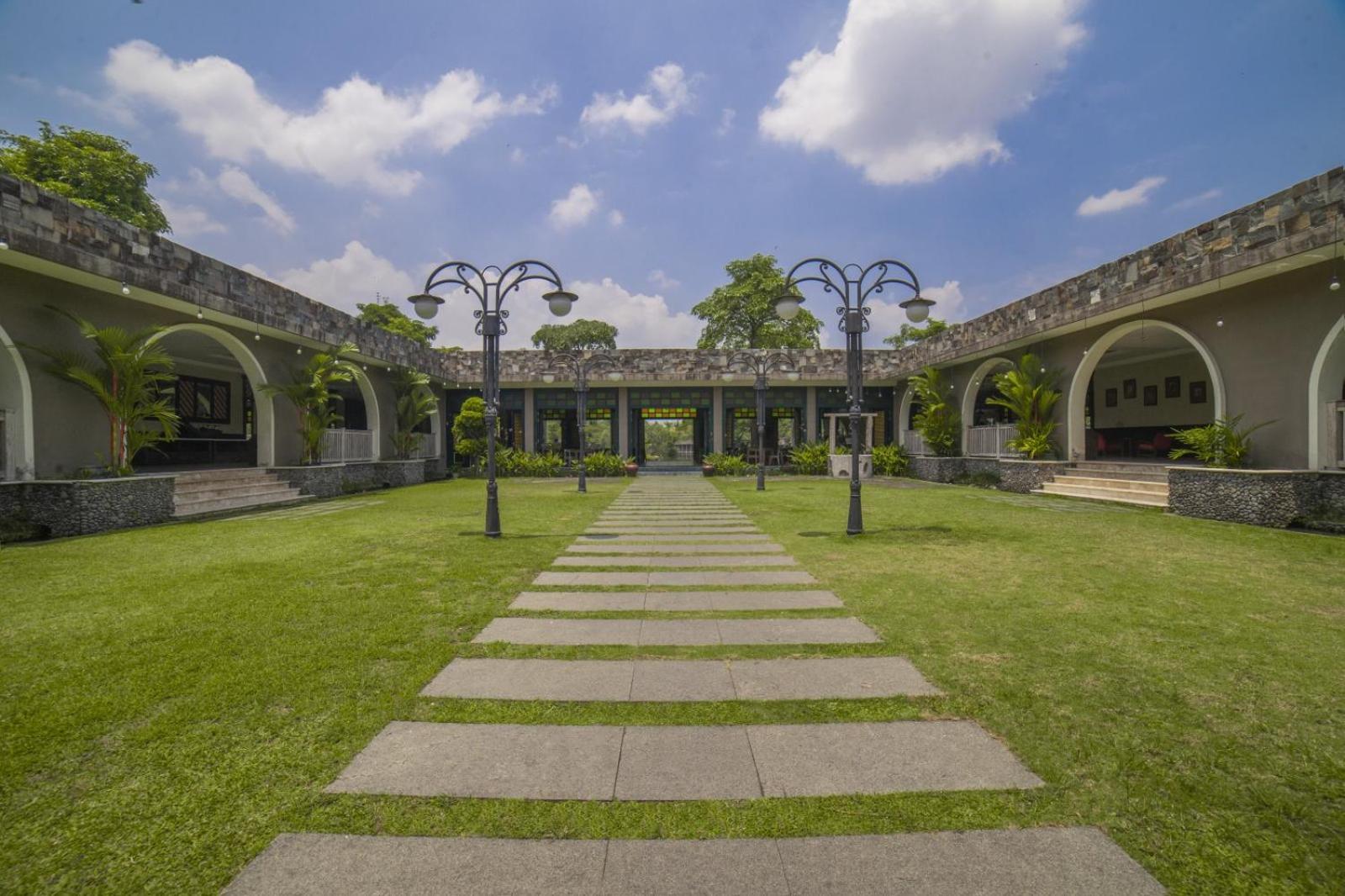 The Westlake Hotel&resort Yogyakarta 4*
